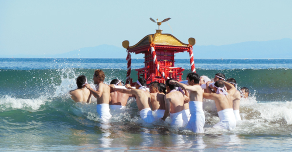 静狩飯生神社祭典 神輿海中禊